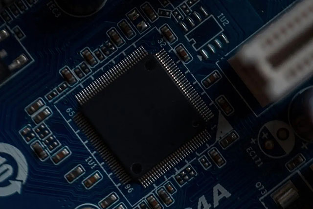 回收 Maxim 運算放大器、ADI 邏輯門和逆變器、TI 數(shù)模轉換器