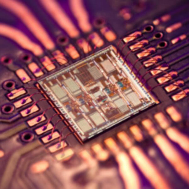 供應(yīng)，回收 [Broadcom] AFSI-R74C4SB 56Gb/s 4 通道線性 TIA（跨阻抗放大器）IC